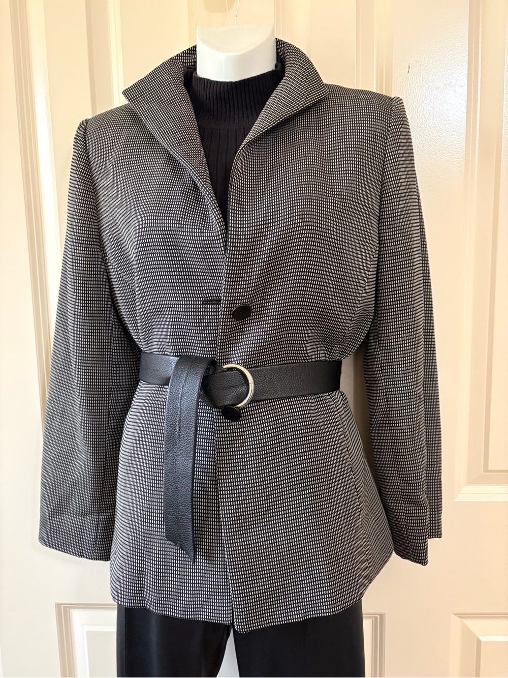 Women's Black & White Houndstooth Belted Jacket, size 8 belt, not included